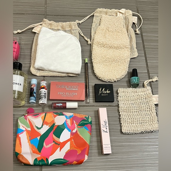 Cosmetics Toiletries Makeup 21 Piece Lot Bundle - Picture 3 of 3